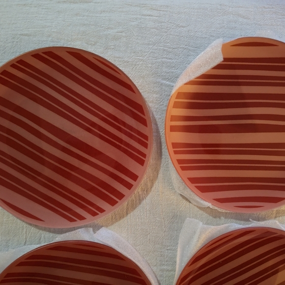 Set of 4 Temptations by Tara Ren and Pink Salad, Dessert Snack plates. - Picture 9 of 15